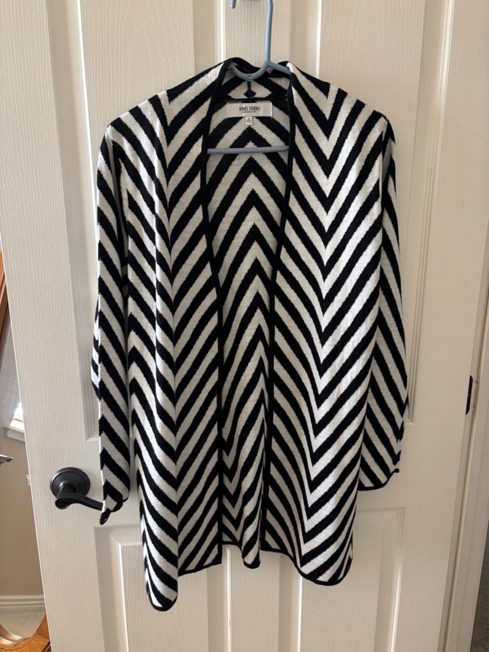 Black & White Chevron Open-Front Women’s Sweater Cardigan
